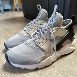 Nike hurache size 7 youth